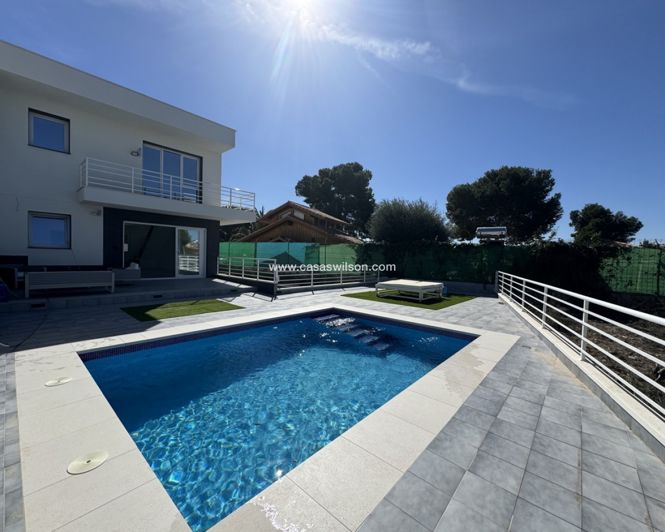 Image No.1-4 Bed Villa for sale
