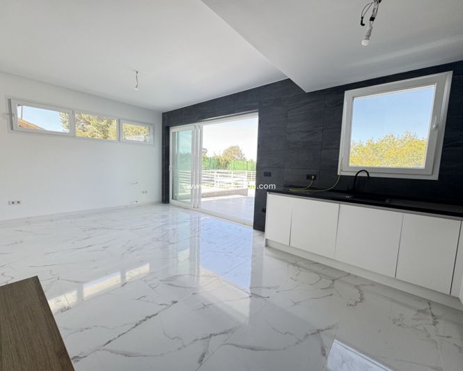 Image No.8-4 Bed Villa for sale