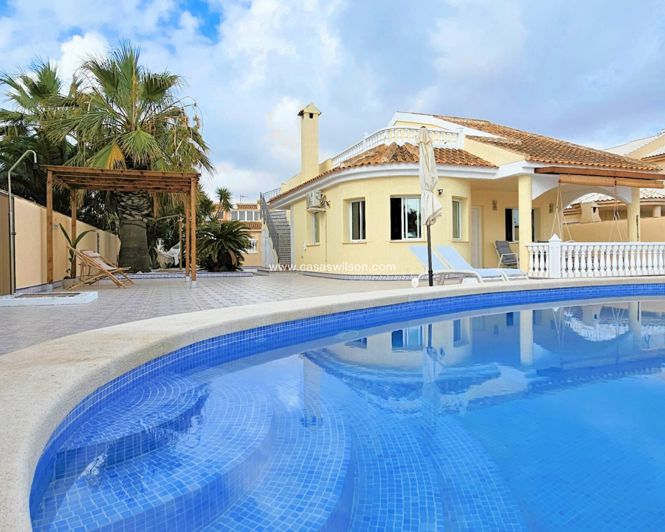 Image No.18-4 Bed Villa for sale