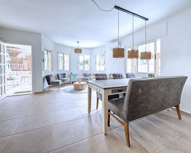 Image No.32-4 Bed Villa for sale