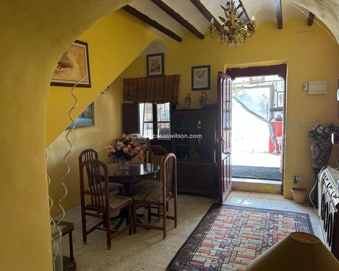 Image No.6-6 Bed Property for sale