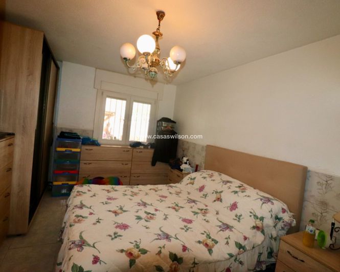 Image No.12-4 Bed Property for sale