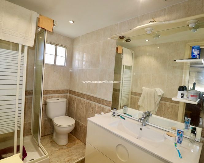 Image No.19-4 Bed Property for sale