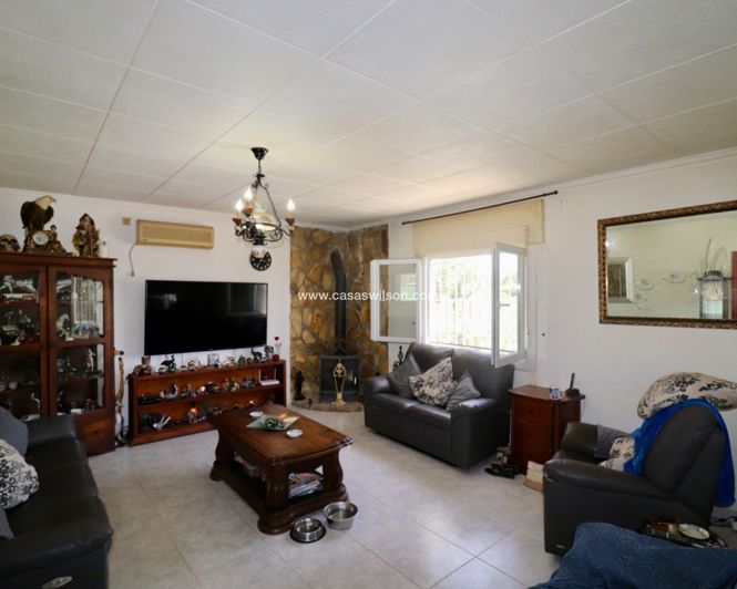 Image No.4-4 Bed Property for sale