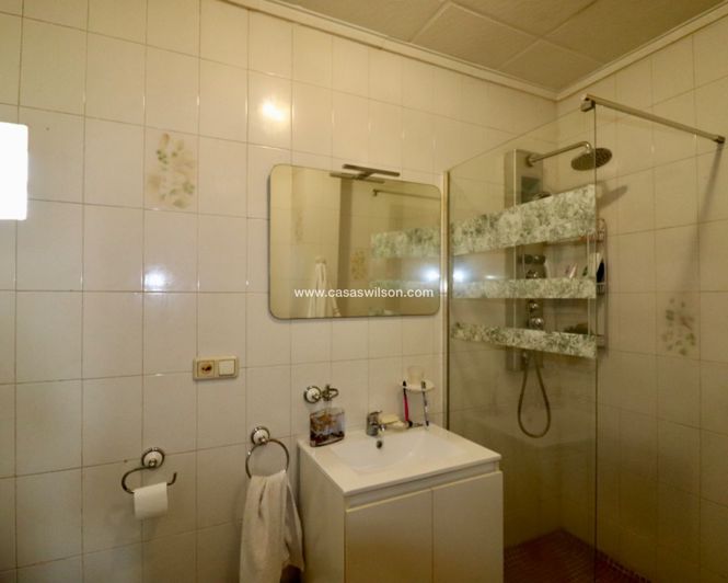 Image No.8-4 Bed Property for sale