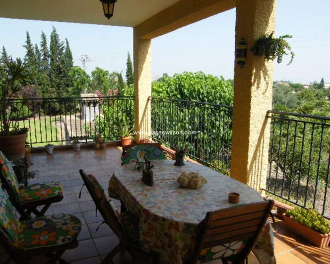 Image No.1-4 Bed Property for sale