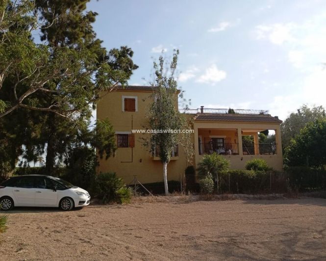 Image No.1-4 Bed Property for sale