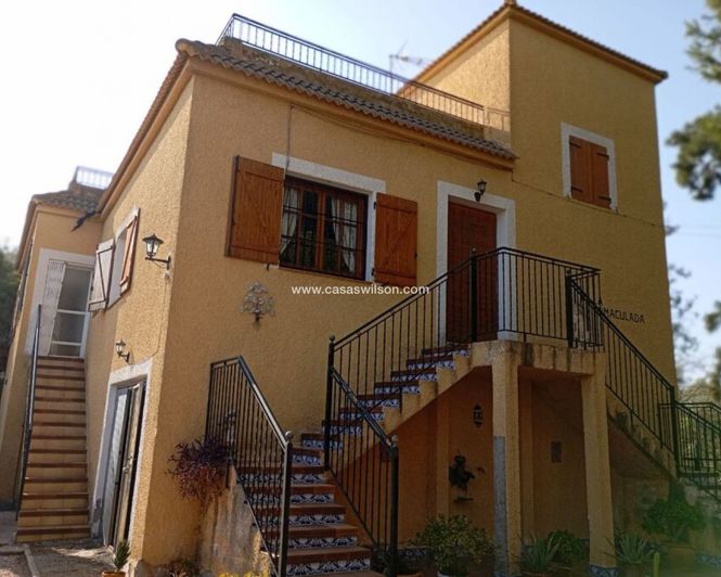 Image No.16-4 Bed Property for sale