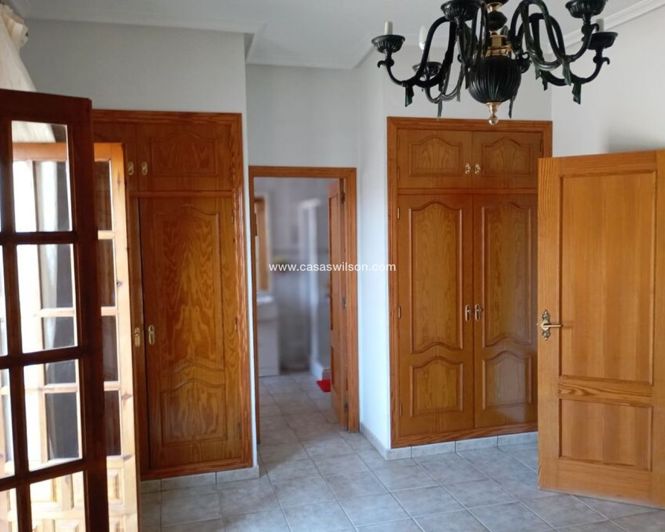 Image No.21-4 Bed Property for sale