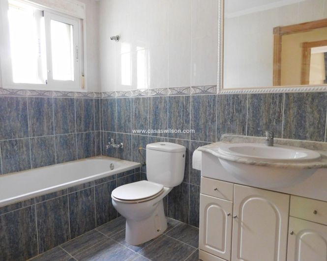 Image No.18-3 Bed Villa for sale