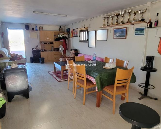 Image No.10-1 Bed Property for sale