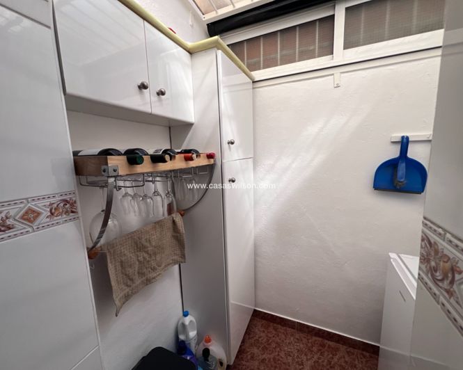 Image No.14-3 Bed Townhouse for sale