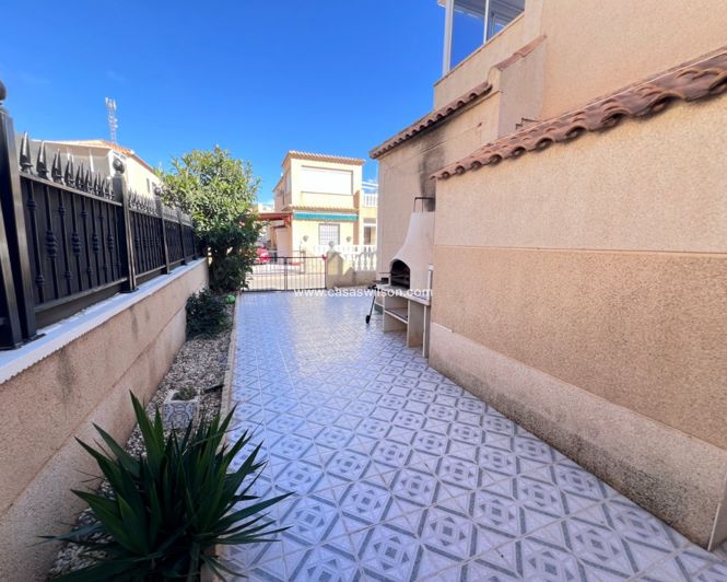 Image No.16-3 Bed Townhouse for sale