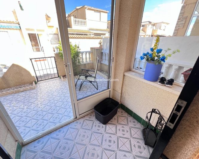 Image No.17-3 Bed Townhouse for sale