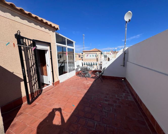 Image No.20-3 Bed Townhouse for sale