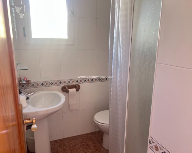 Image No.26-3 Bed Townhouse for sale