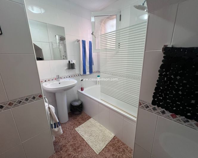 Image No.27-3 Bed Townhouse for sale