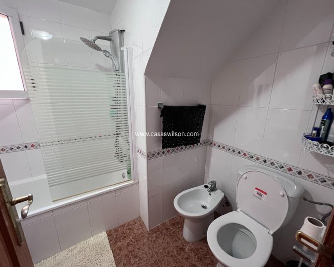 Image No.28-3 Bed Townhouse for sale