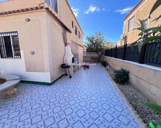 Image No.5-3 Bed Townhouse for sale