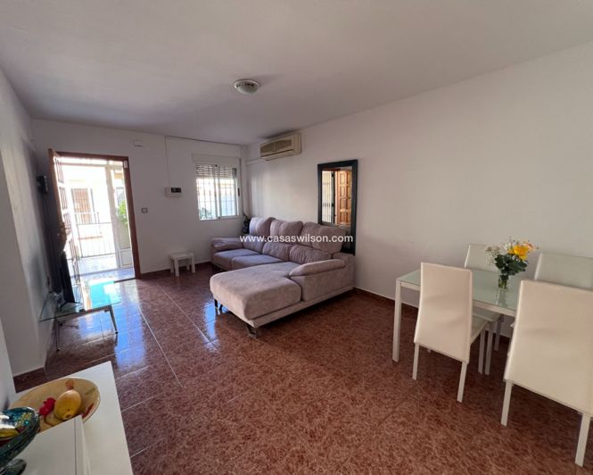 Image No.8-3 Bed Townhouse for sale