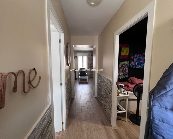 Image No.11-4 Bed Townhouse for sale