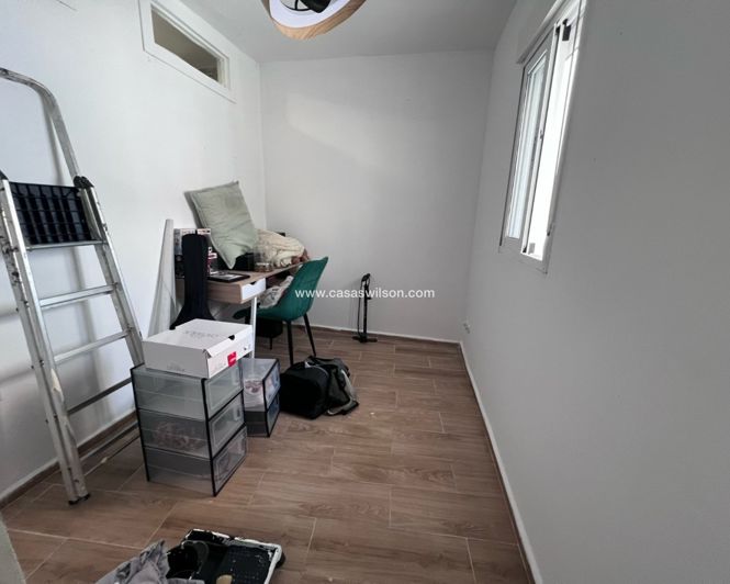 Image No.12-4 Bed Townhouse for sale