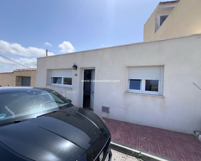 Image No.15-4 Bed Townhouse for sale