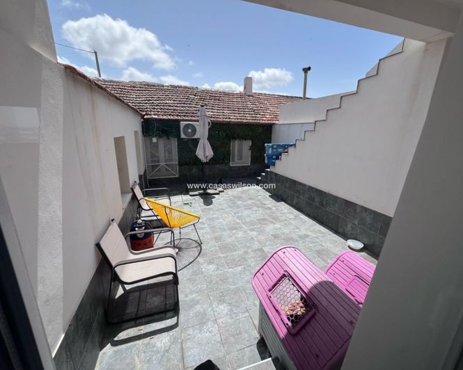 Image No.4-4 Bed Townhouse for sale