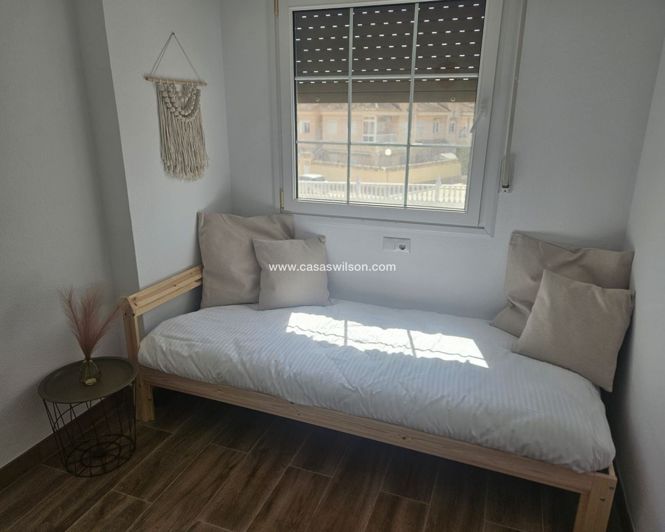 Image No.18-2 Bed Townhouse for sale