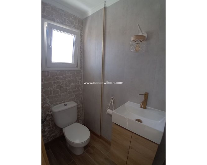 Image No.6-2 Bed Townhouse for sale