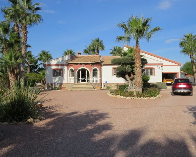 Image No.1-4 Bed Property for sale