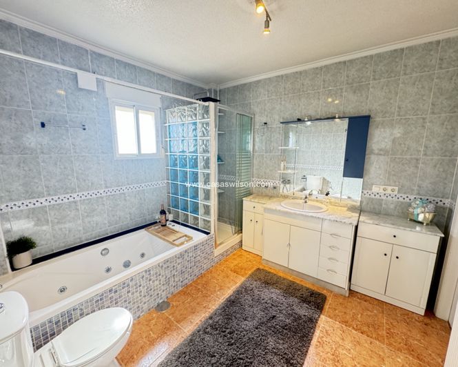 Image No.19-4 Bed Villa for sale