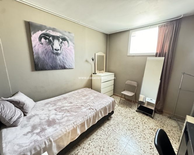 Image No.24-4 Bed Villa for sale