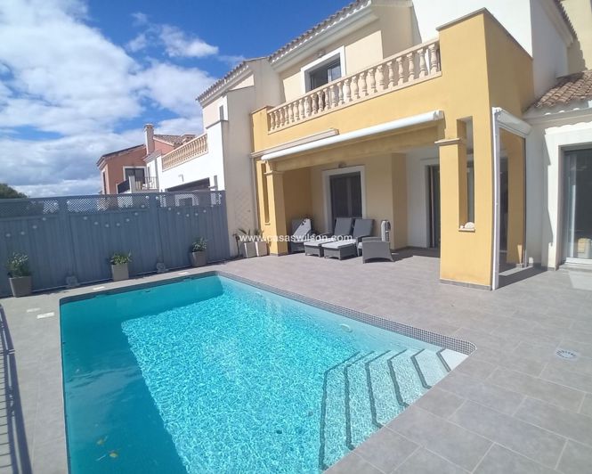 Image No.1-4 Bed Villa for sale