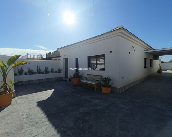 Image No.1-Villa de 3 chambres à vendre à El Chaparral
