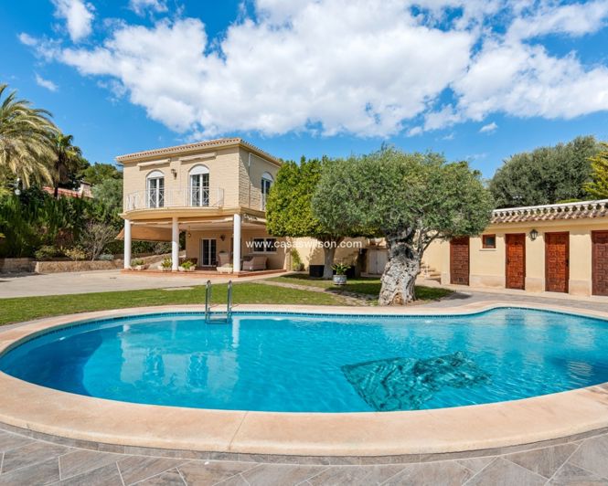 Image No.1-4 Bed Villa for sale