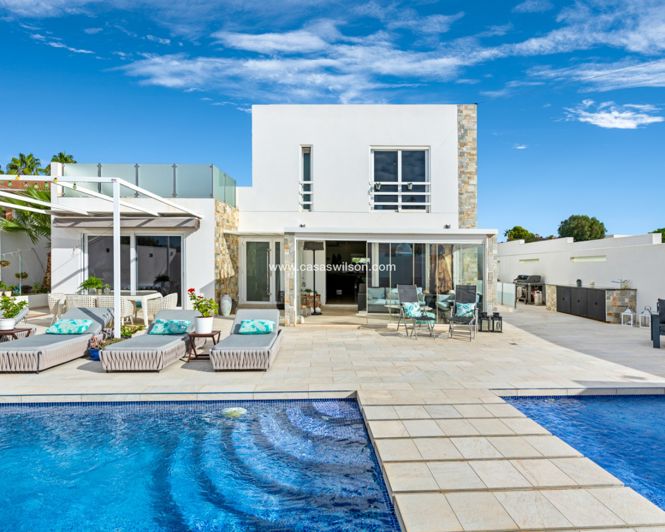 Image No.1-4 Bed Villa for sale