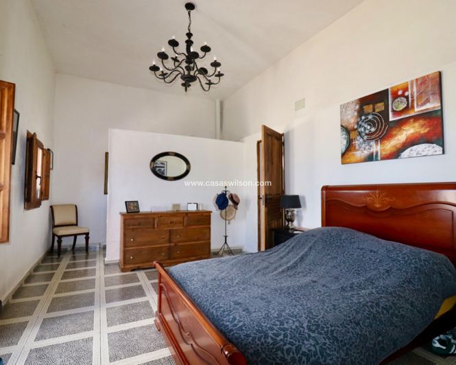 Image No.11-3 Bed Property for sale