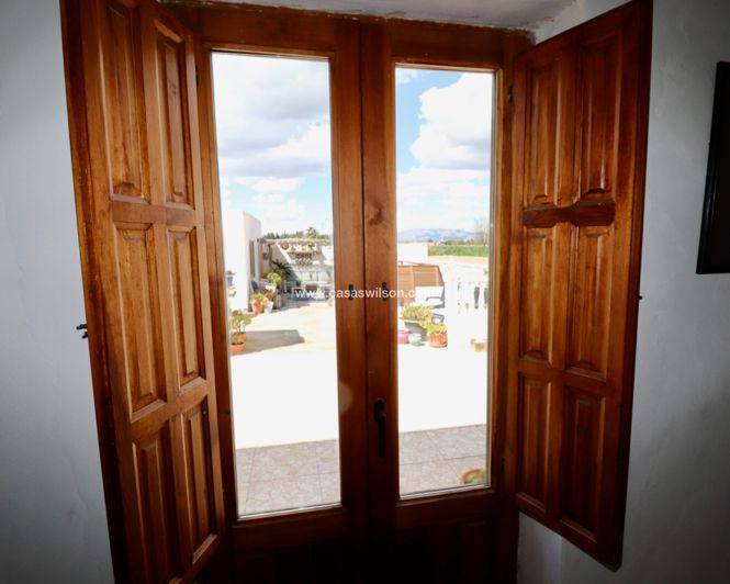 Image No.14-3 Bed Property for sale