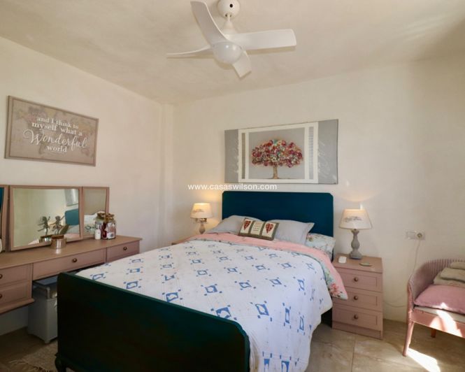 Image No.16-3 Bed Property for sale