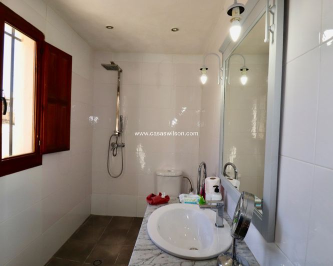 Image No.17-3 Bed Property for sale