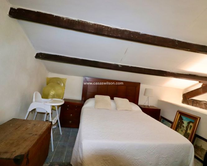 Image No.20-3 Bed Property for sale