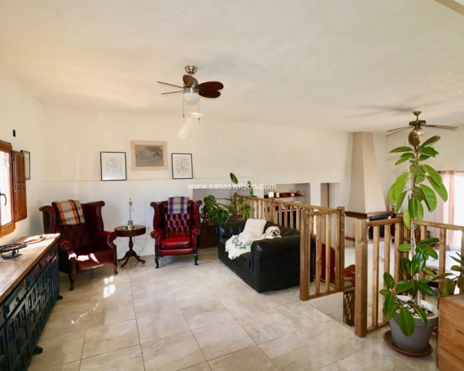 Image No.5-3 Bed Property for sale