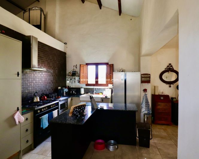 Image No.9-3 Bed Property for sale