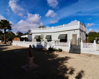 1 - L'Altet, Property
