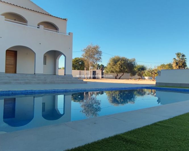 Image No.1-4 Bed Property for sale
