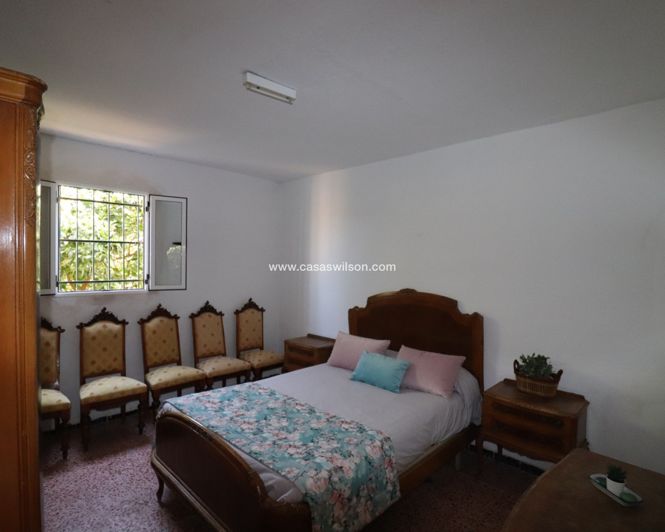 Image No.8-2 Bed Property for sale