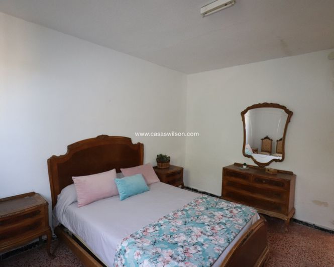 Image No.9-2 Bed Property for sale