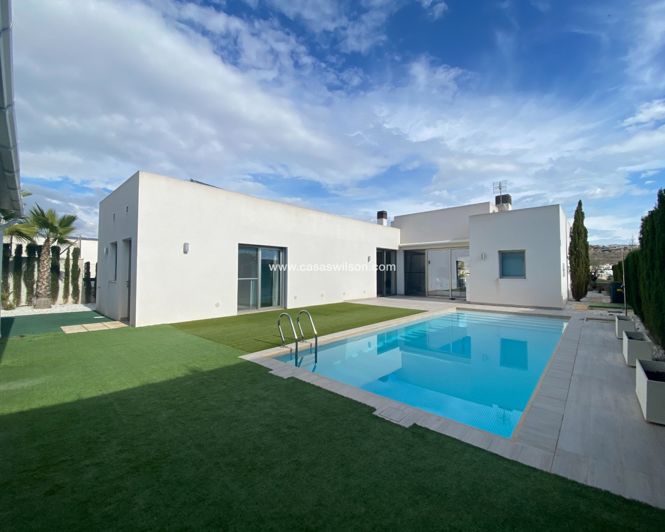 Image No.10-3 Bed Villa for sale