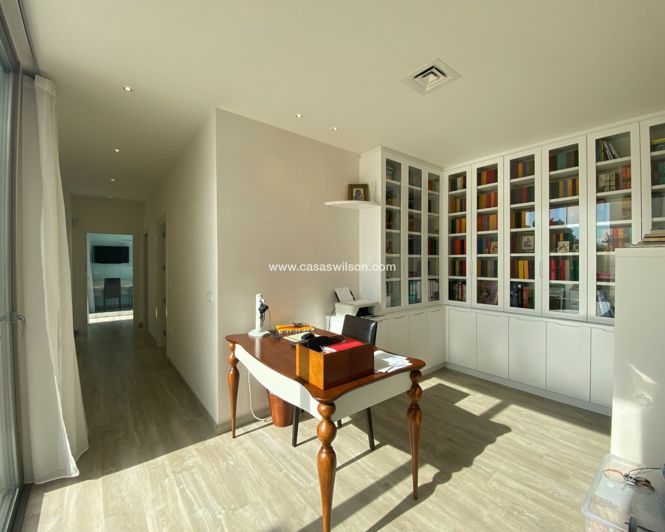 Image No.25-3 Bed Villa for sale